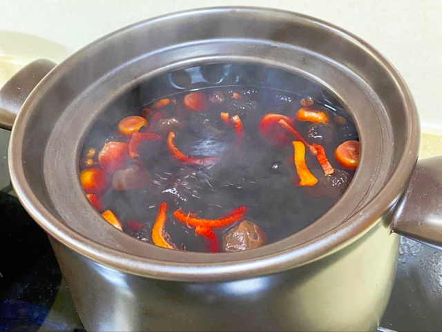 古法熬制酸梅汤的做法，冰镇解渴，酸甜开胃无添加，炎炎夏日必备