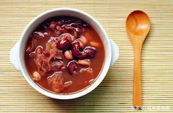 秋天，这道“四红汤”别忘了给家人喝，滋阴降秋燥，做法超简单