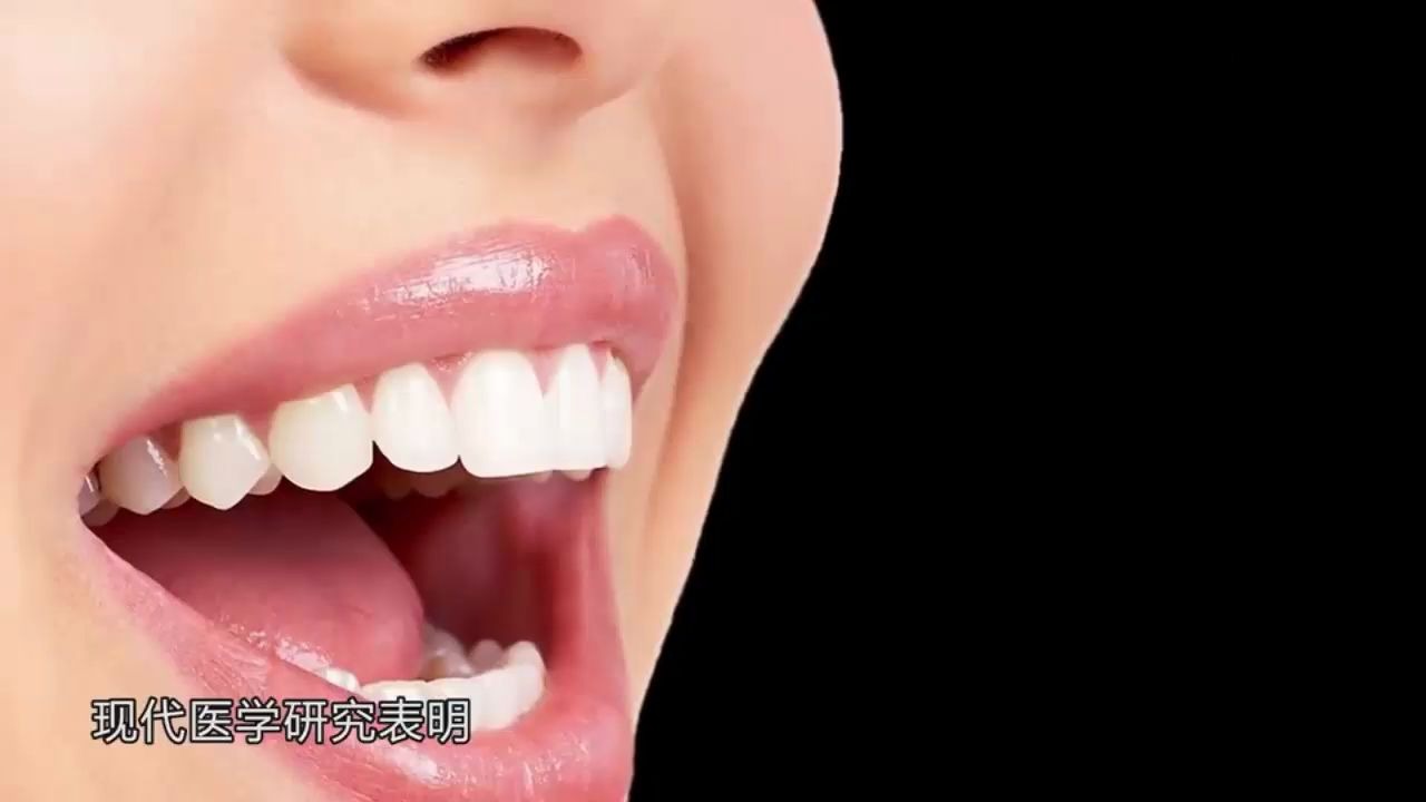 蜂胶牙膏的作用与功效(蜂胶牙膏：深层清洁口腔，预防口臭)