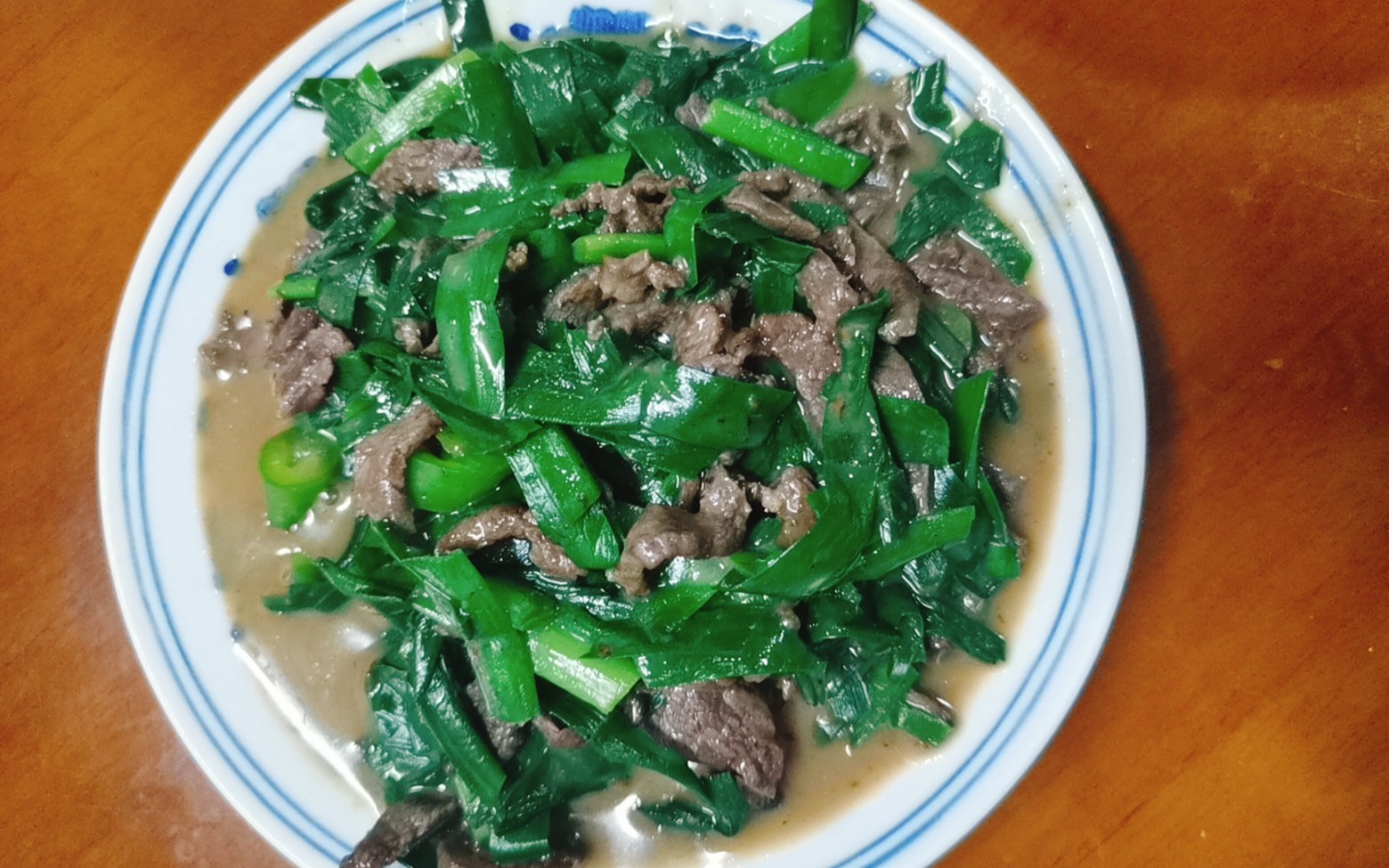 韭菜炒牛肉功效(韭菜炒牛肉：美味佳肴，营养丰富)